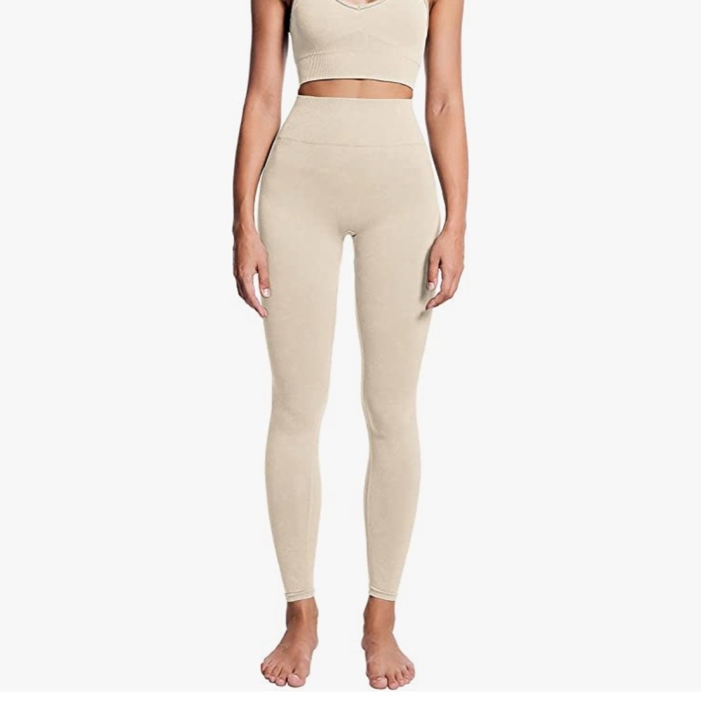 Amazon Women’s Yoga Set Beige Leggings Size Large